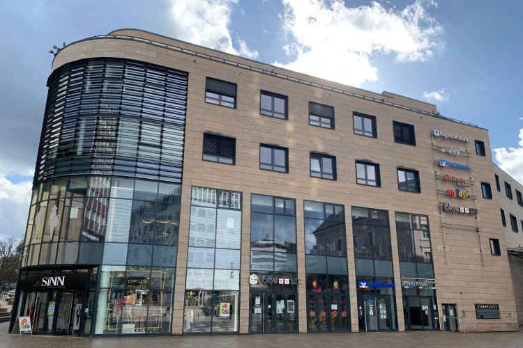 Einkaufs- und Ärztezentrum